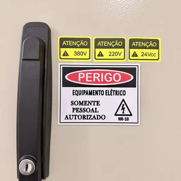 Identificações atendendo NR10 e NR12